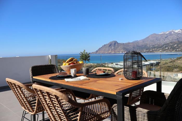 One Luxury House Above The Sea