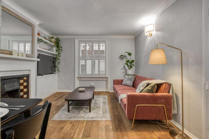 Chelsea Hideaway 2BR Private Patio