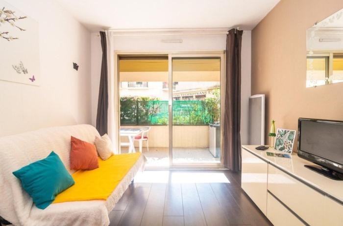 Pause Riviera avec terrasse, à 300 mètres de la mer