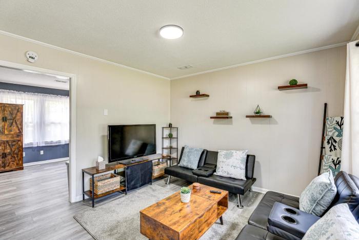 Less Than 5 Mi to Dtwn Walterboro Grill, Game and More!