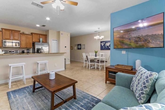 Cozy Retreat-Heated Pool, Grill, Pickle Ball, Gym