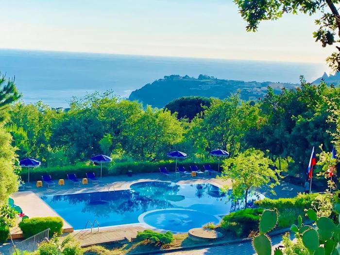 Agriturismo Le Ville con Piscina idromassaggio, Capo Vaticano