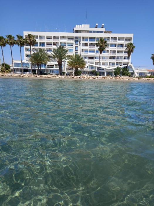 Enjoy Sunrise at Spacious 3BR flat by the Seafront