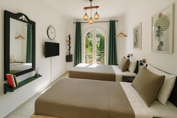 Olive Studio ,Balcony with Mountain View, Kitchenette, 1km to Beach ,by likeyourhome