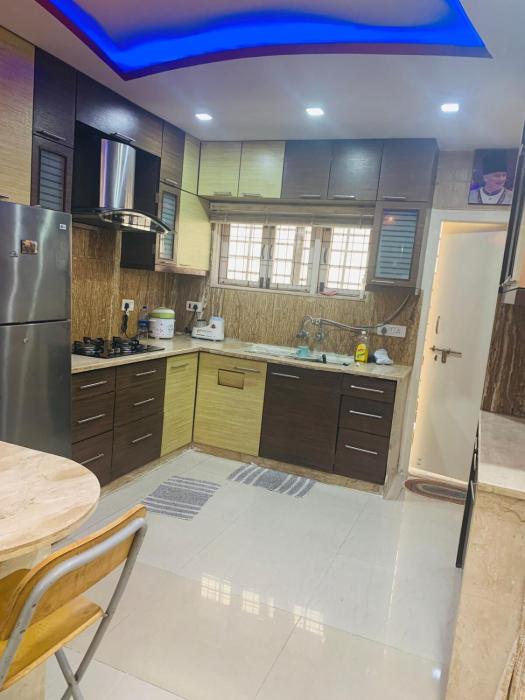 2bhk house at 1st floor fully furnished, with ACs