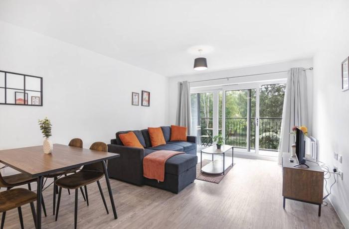 Luxury 5 bed Apt Maidstone with Free Parking