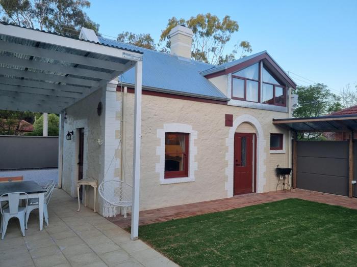 1860 Heritage Beachside Studio