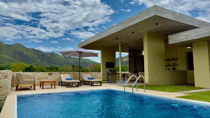 Stunning Waterfront Lake and Pool House