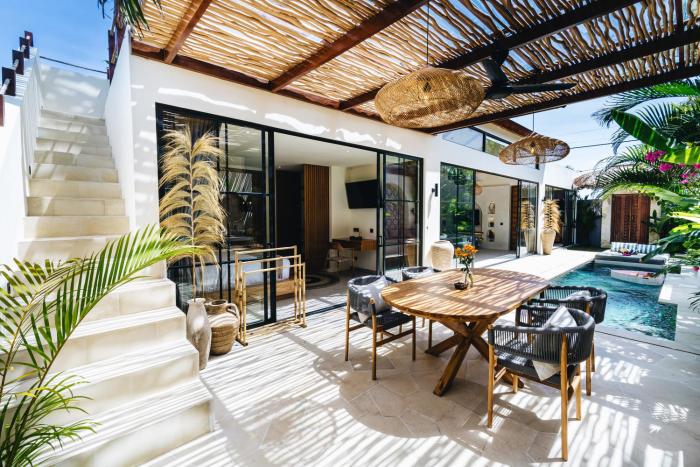 2BR Pool Rooftop Villa in Seseh with 5 minutes Ride to Beach Staff