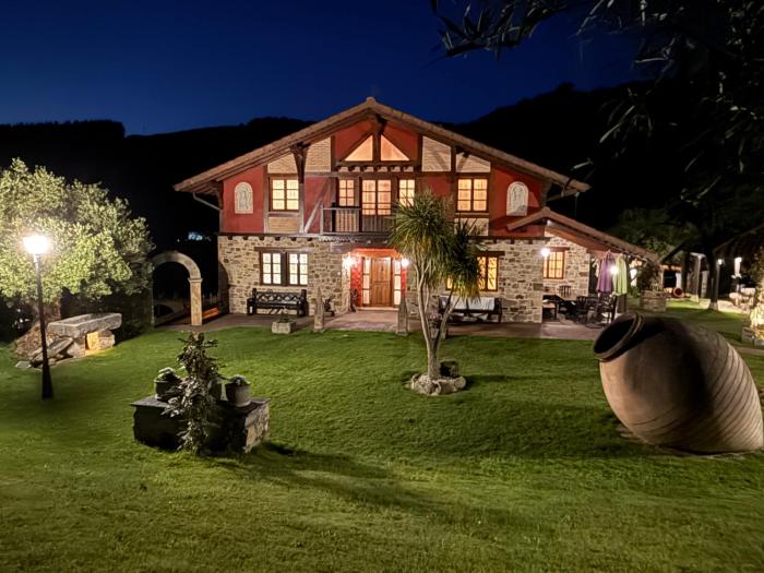 Vivienda turistica jardín con encanto y piscina