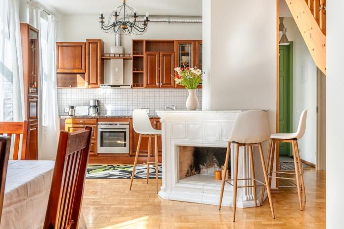 Large and cozy 2-level apartment