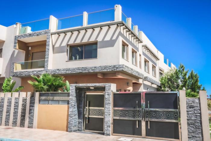 Villa moderne à 5 min de la plage avec jardin et 3 salons