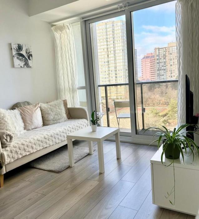 Modern & Stylish Condo Downtown