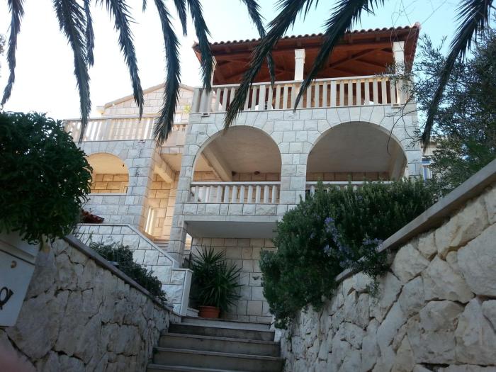 Apartments by the sea Puntinak, Brac - 24192