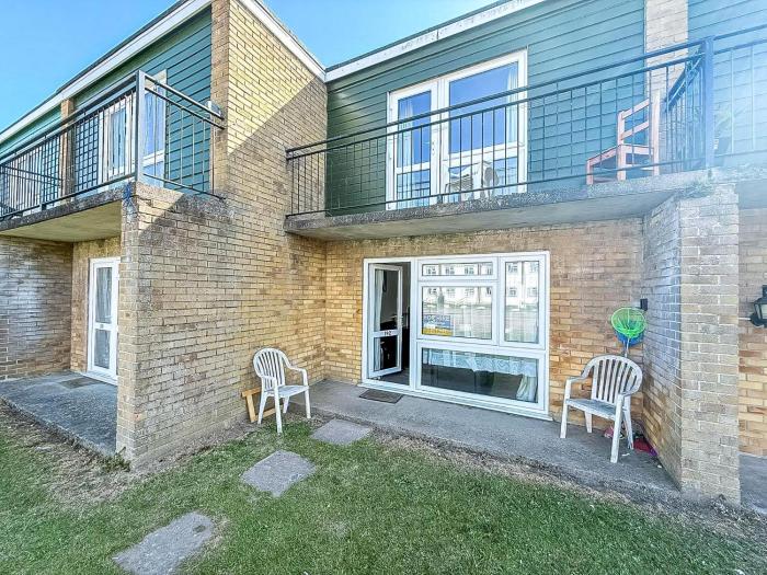 8 Berth Chalet To Hire At Bermuda Holiday Park Nearby Hemsby Beach Ref 18192B