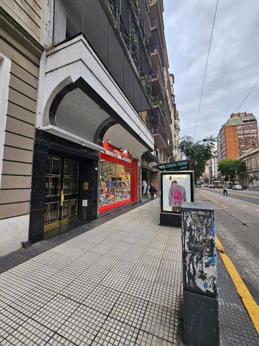 Amplio departamento 3 ambientes en Recoleta