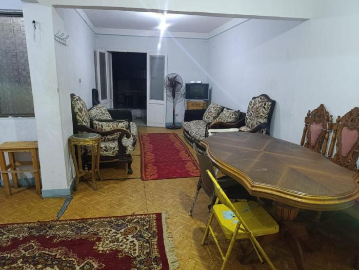 شقة بميامي للايجار دقيقة للبحر دور سادس بدون مصعد