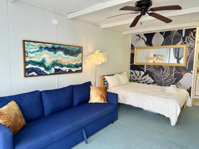 Cozy condo steps from the ocean and Seacrets