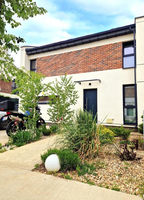 Dalia-Serenity next to Therme