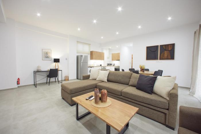 ARIS Kallithea- Big & Bright 3 Bedroom Apartment