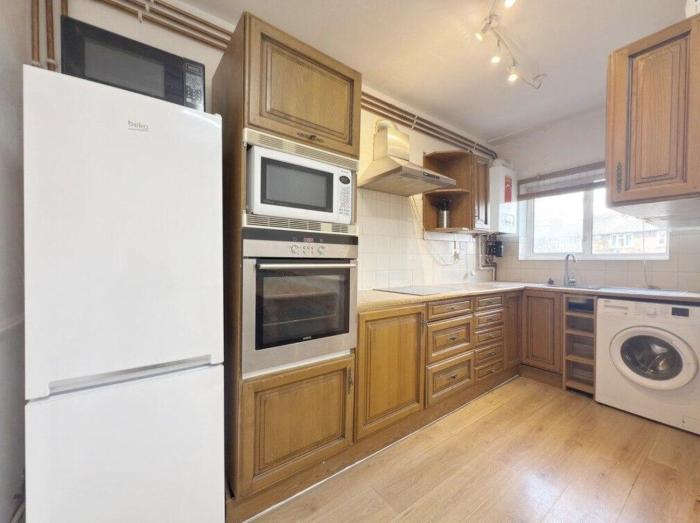 Spacious 4 Bedroom Apartment in Ealing