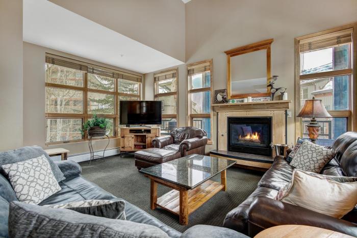 Fantastic Mountain Home Near Ski Lifts condo