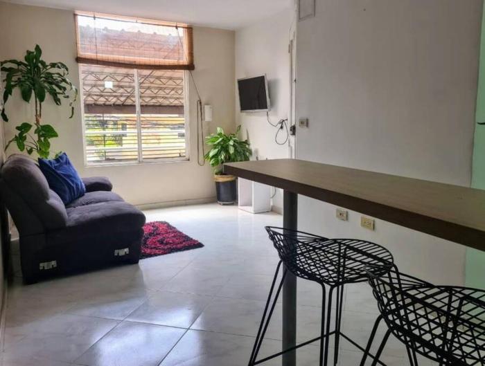 Apto 2 alcobas 2 baños 2 closet 2 camas dobles barrio cabañitas