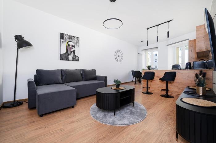 Drewnowska Modern Space Apartment by BookingHost