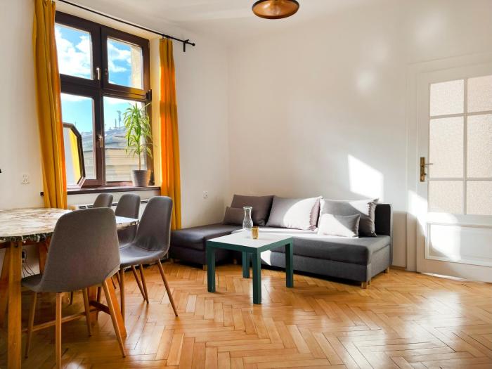 Apartment with separate bedroom in the heart of Krakow, Market Square