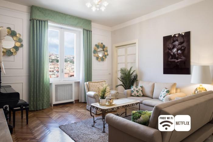 Grandi Residenze Napoli- Piazza Carità con vista