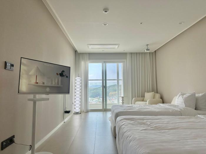 Le Bleu Naksan by Orot