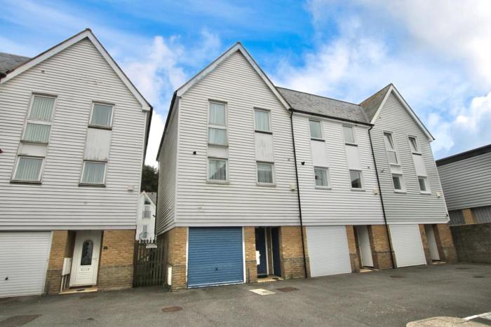 The Dover House with river and Castle views