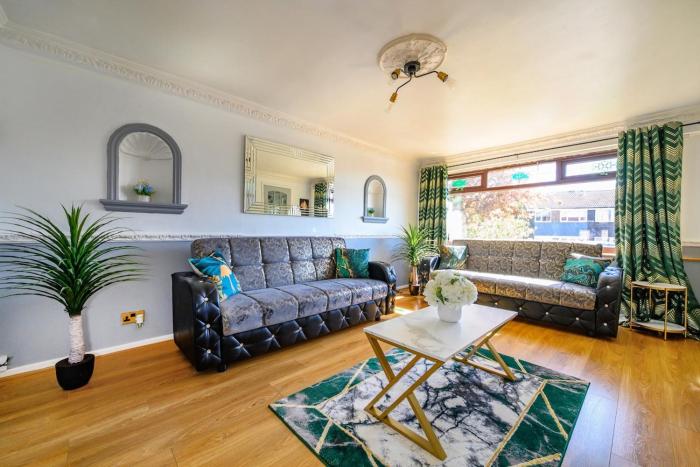 51VL For your Stylish and Relaxed Stay with Free Parking and Free WiFi