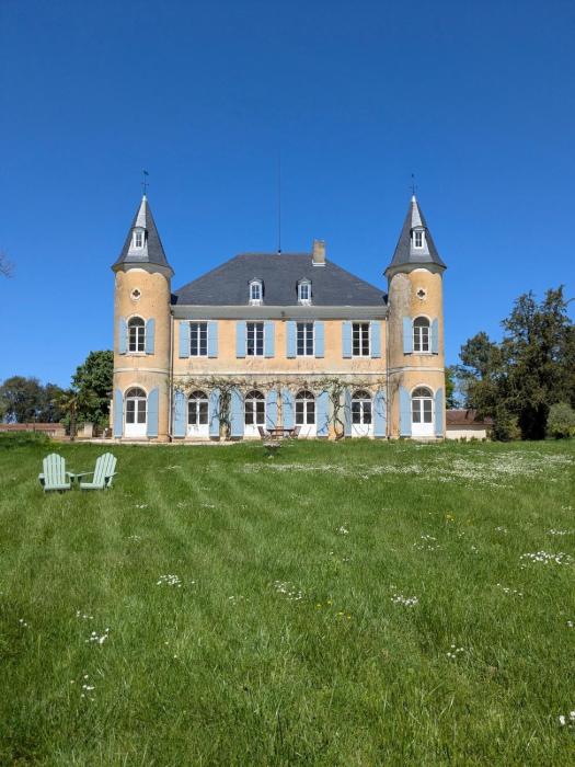 Chateau de Pomiro chambres dhôtes et gîte