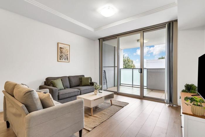 37B Abnb-Style Next to Westfield nr train and bus station with Free Parking