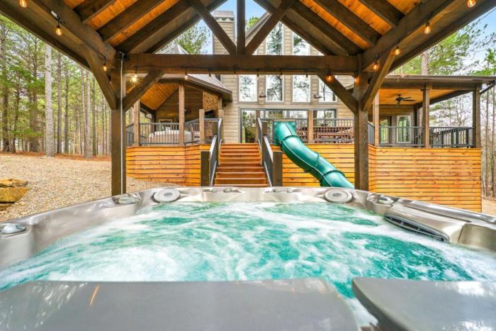 Hot tub Fire pit Games Sleeps 16 Huge Deck