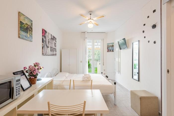 Beachfront Studio Free Parking-Pool 50m from Sea