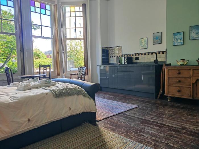 Seaside studio for business or holiday travellers