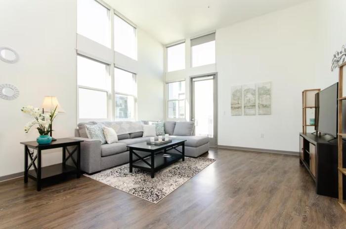 Charming 3 Bedroom Apartment with Pool Near San Diego Convention Center