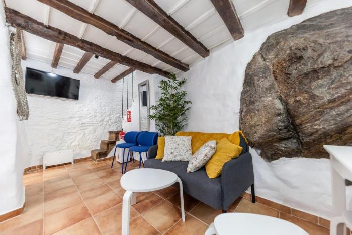 Charming Seaside Escape in Picturesque Cudillero