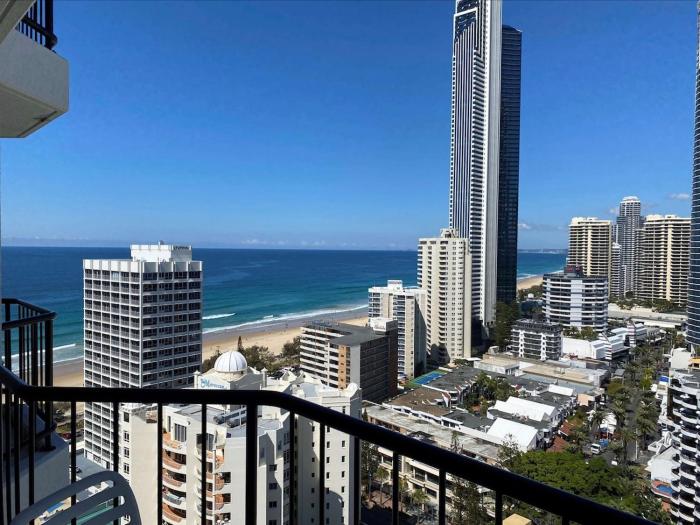Breathtaking Ocean and City Views Level 20