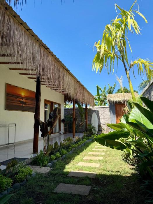 The middle Surf house