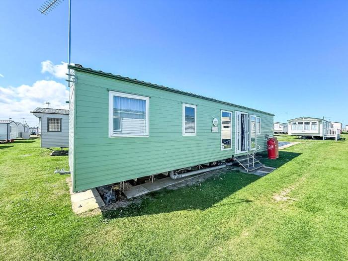 Lovely 8 Berth Caravan Nearby Scratby Beach In Norfolk Ref 50021F