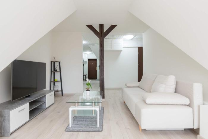 Grunwaldzka Bright Apartment with Balcony by Noclegi Renters