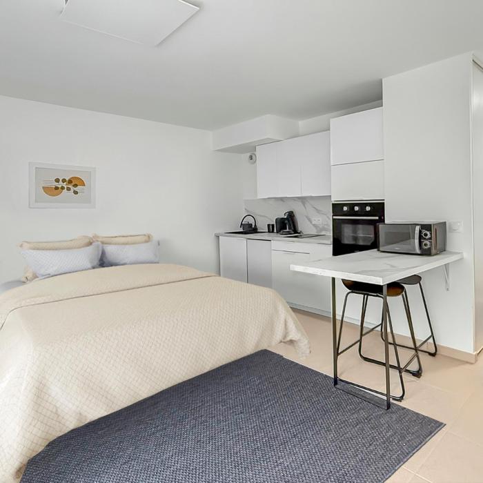 Studio moderne avec terrasse privée et parking