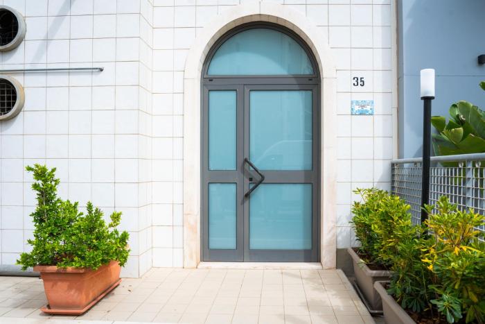 Sisters in law blue house