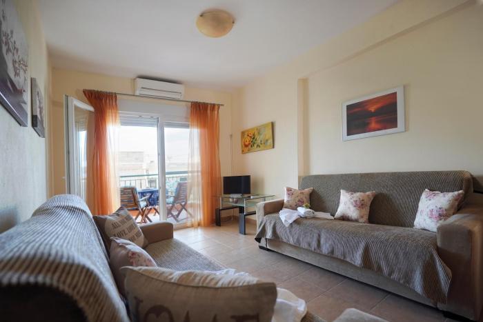 Sunsets Nest by Golden Host