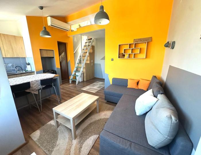 Guests Welcome Top Center Sofia