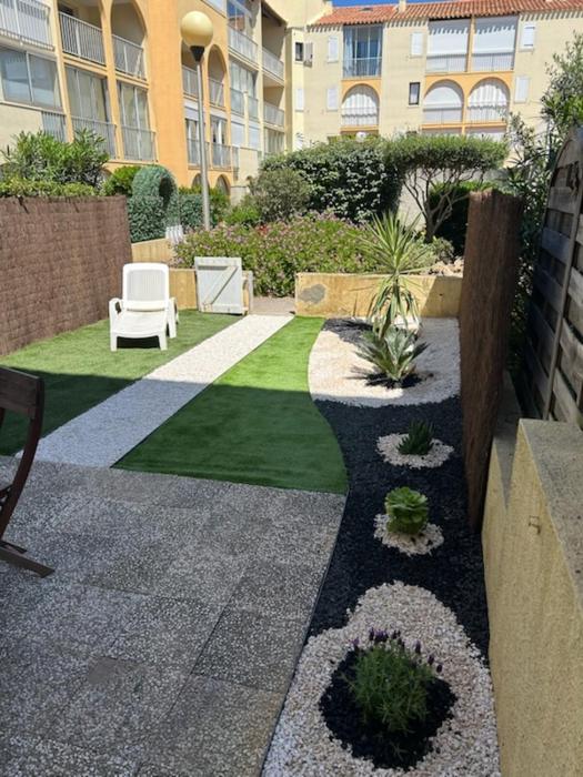 Appartement T2 avec son rez de jardin de 40 m2 5 couchages 250m de la plage et 15km de lArena