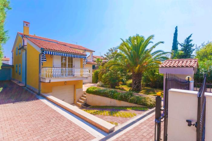 Villa Nila, a charming villa just a short walk away from the beach